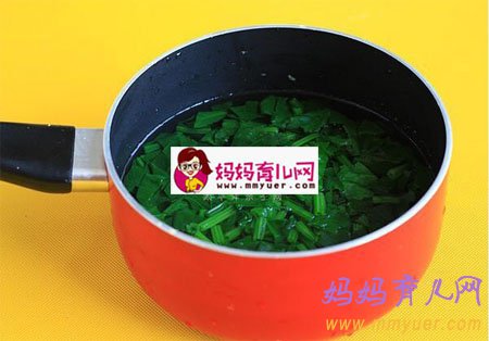 一岁一岁半宝宝食谱 碧菠浓汤的做法步骤（附图）