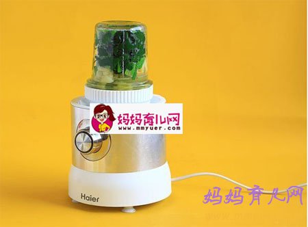 一岁一岁半宝宝食谱 碧菠浓汤的做法步骤（附图）