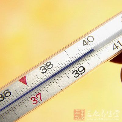 婴儿牙发炎发烧_婴儿+发牙+发烧_婴儿+发牙+发烧