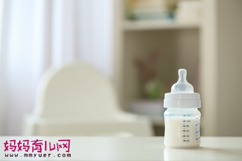 母乳能不能开水隔着烫