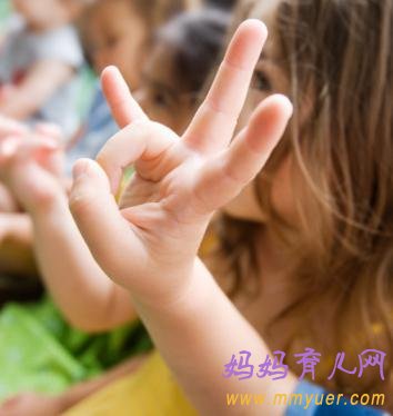 幼儿园小班手指游戏《会变的小手》